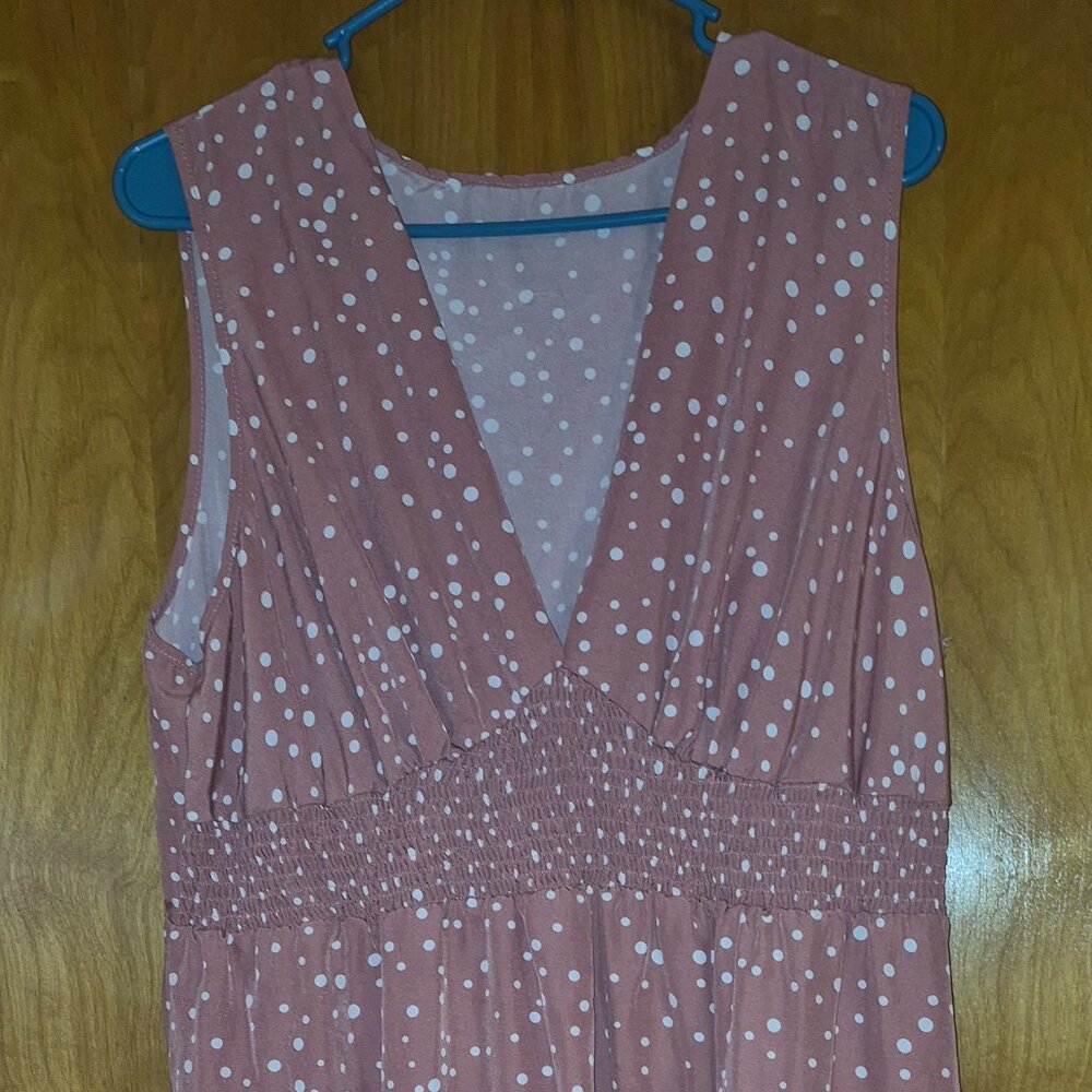 Sleeveless v neck dress